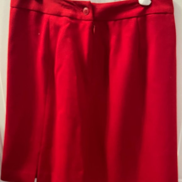 Red skirt - Picture 2 of 3